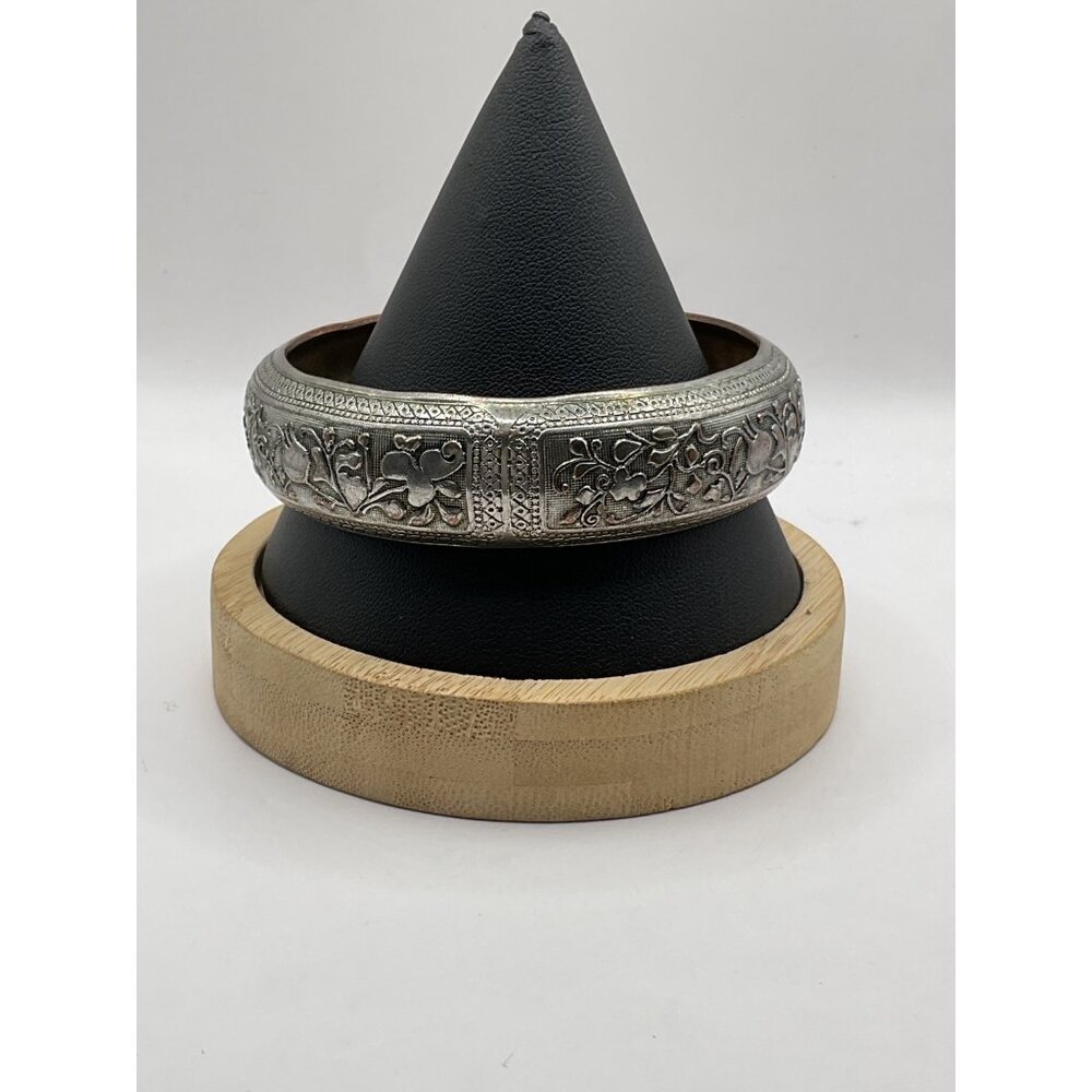 Antique Style Floral Silver Etched Bangle Bracelet